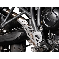 OSŁONA PIĘTY NA PRAWĄ STRONĘ SW-MOTECH TRIUMPH TIGER 800 MODELS (10-) SILVER