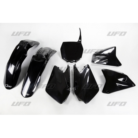UFO KOMPLET PLASTIKÓW SUZUKI RM 125 / 250 '01-'22 KOLOR CZARNY (SU402E001)