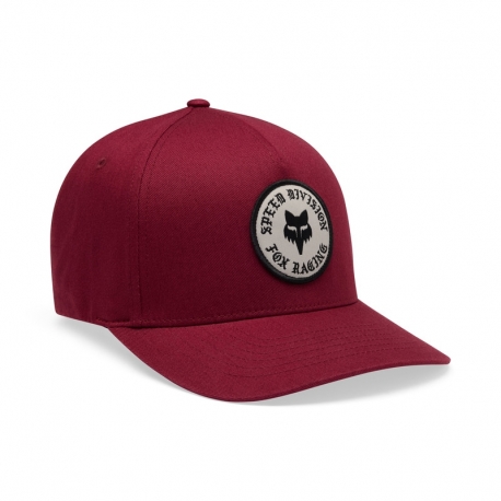 CZAPKA Z DASZKIEM FOX BADGE FLEXFIT CABERNET