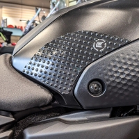 NAKLEJKA NA BAK TANKPAD ANTYPOŚLIZGOWY RG RACING EAZI-GRIP YAMAHA MT-07 21-24 - EVO